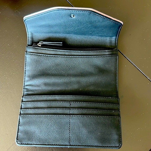 Simply Vera VeraWang, small leather boxed envelope wallet - Picture 2 of 7